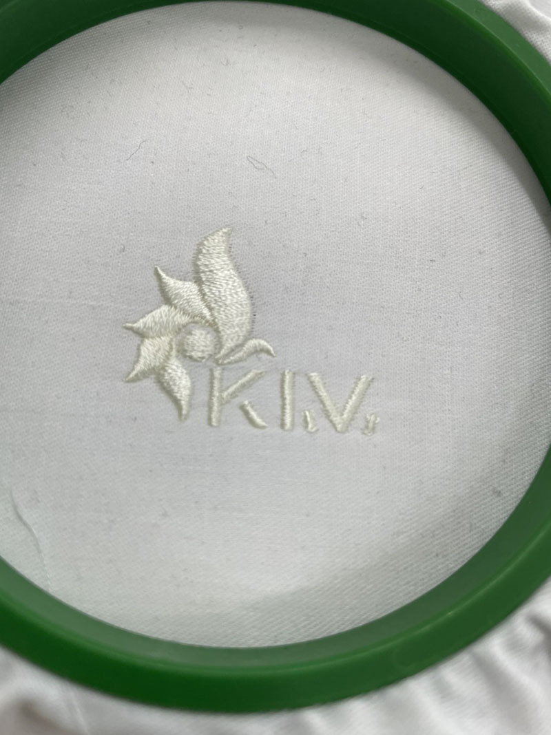 Thêu logo Công ty KIV